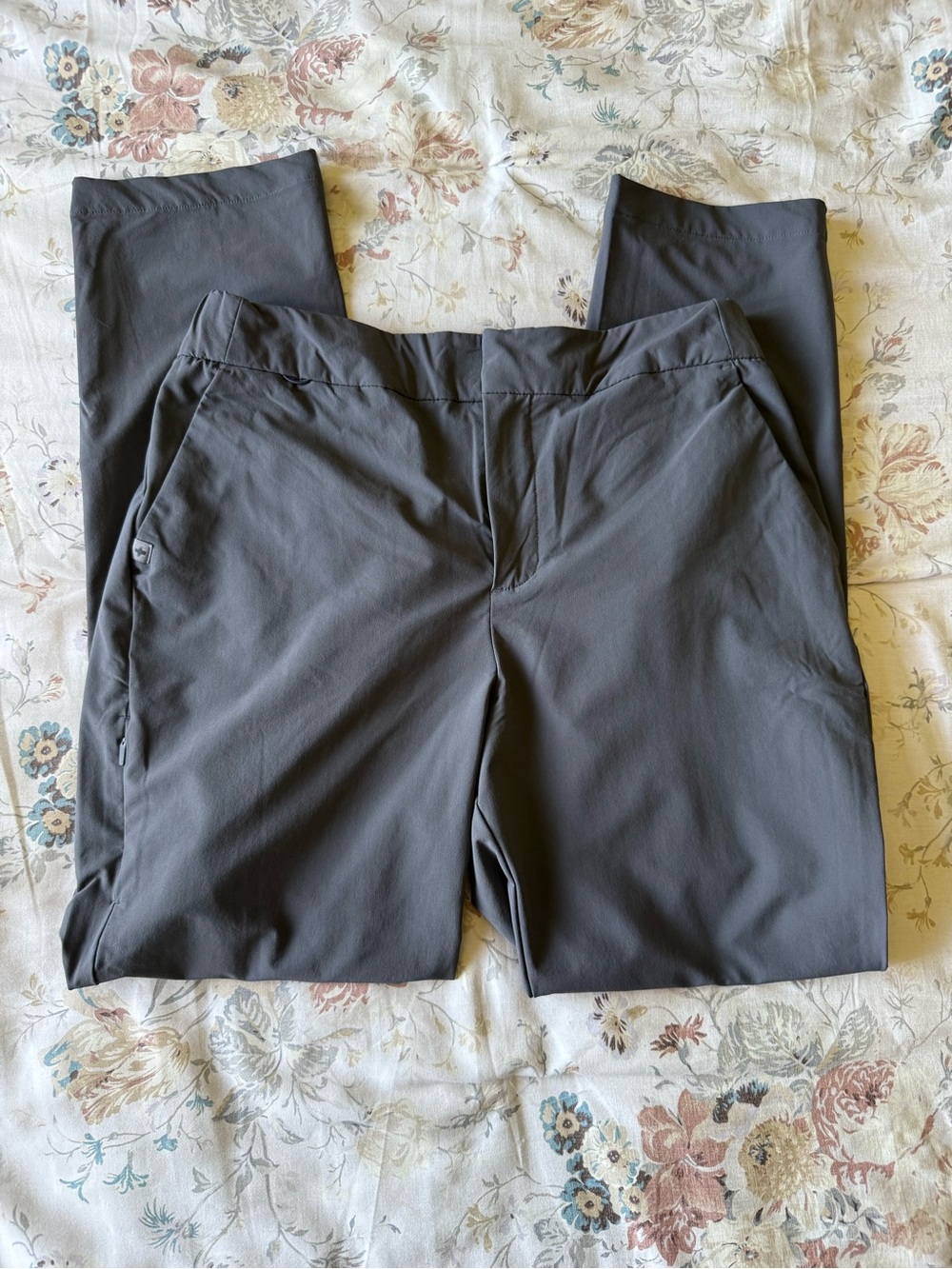 EUC FIGS Pro in Gray size M